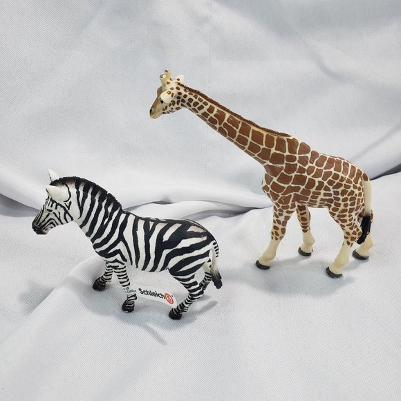 Schleich PVC Figures Giraffe Zebra Realistic Safari Female - Picture 6 of 11